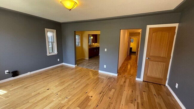 Foto del edificio - Great 2 bed 2 bath duplex, Mission style h...