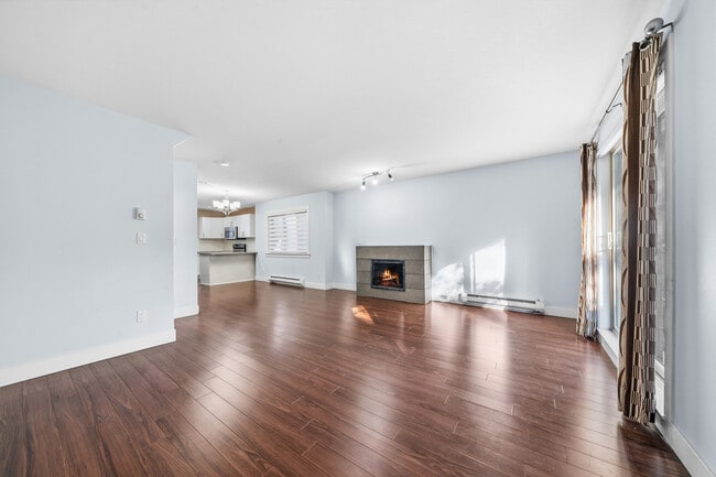 Building Photo - 13368 72 Av