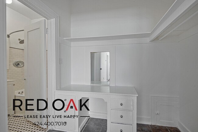 Foto del edificio - ~1 Month FREE~ Cozy and Bright Top Floor S...