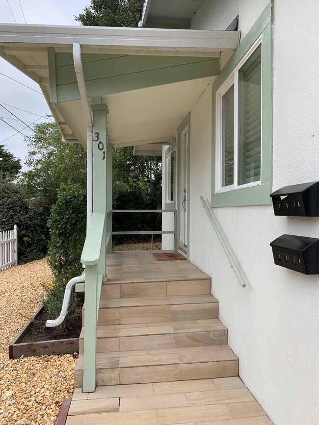 Building Photo - 301 Park Ave