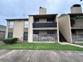 Building Photo - 3300 Pebblebrook Dr
