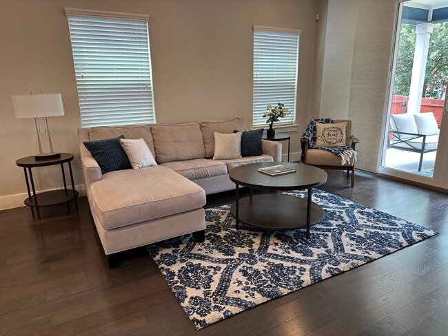 Building Photo - 509 Elmhurst Ave