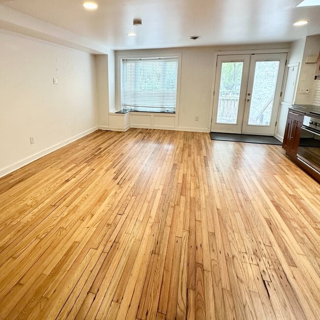 Building Photo - 229 Elm St