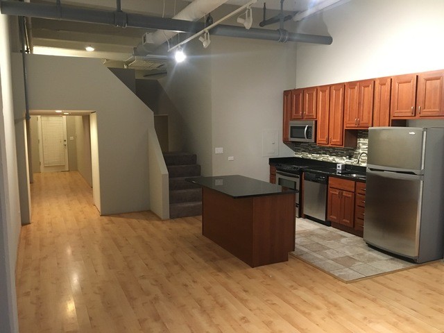 Building Photo - 1111 W Cornelia Ave