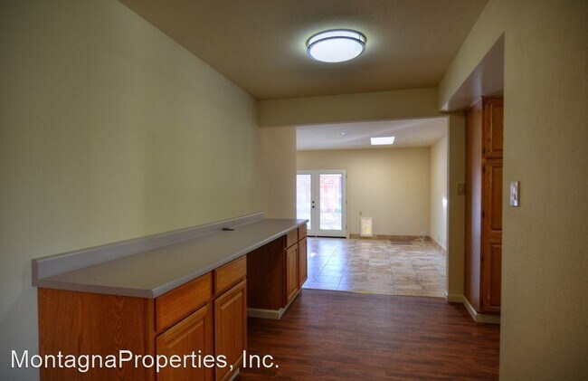 Foto del edificio - 3 br, 2 bath House - 2693 Elliot St