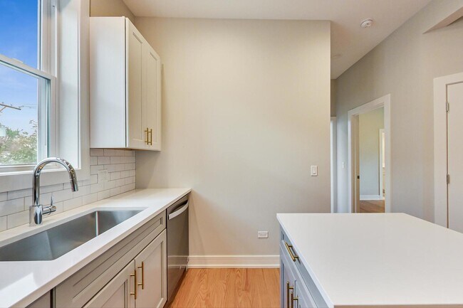 Foto del edificio - 2604 N Drake Ave