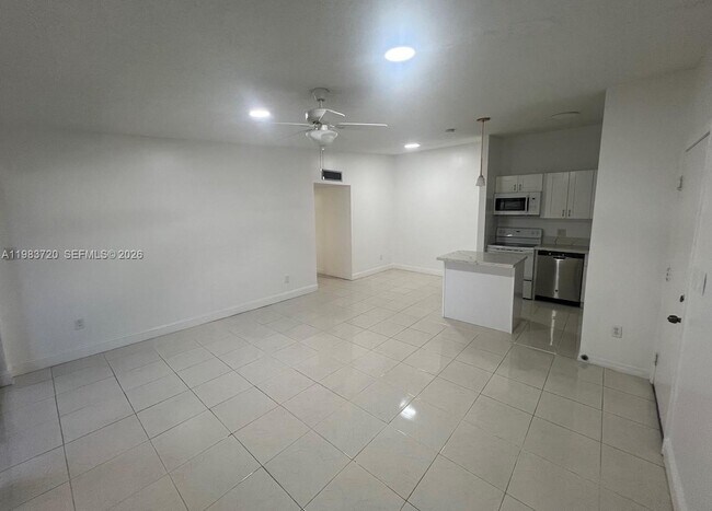 Foto del edificio - 9743 W McNab Rd