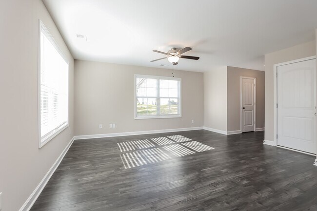Foto del edificio - 1608 Gambill Wood Dr