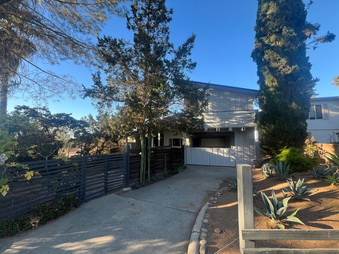 Primary Photo - Lovely Craftsman Home with Modern Convenience