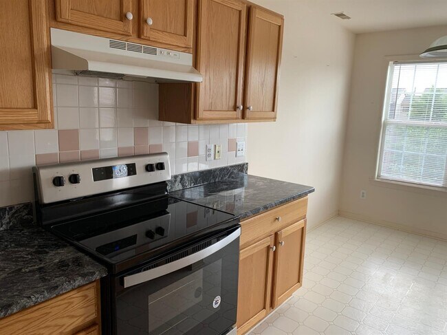 Building Photo - 2840 Barclay Way