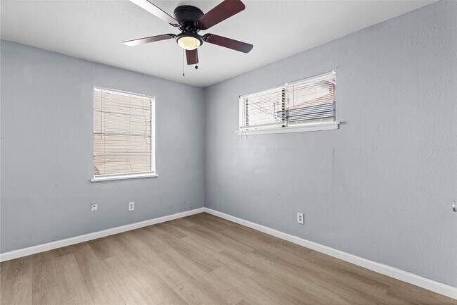 Foto del edificio - 5722 Pickfair St