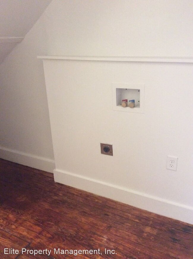 Building Photo - 2 br, 1 bath House - 651 W. Market St., Ap...