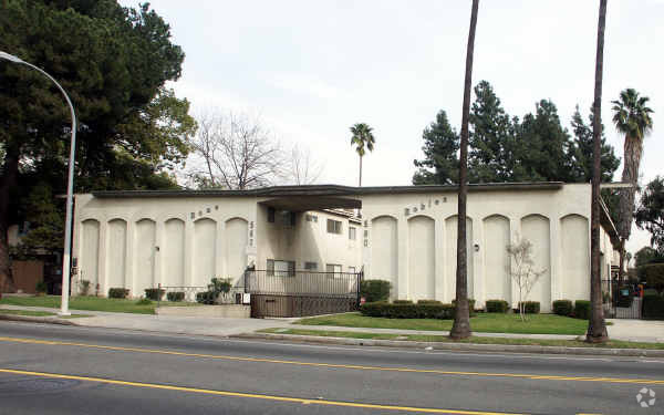 Primary Photo - Robles & Rome Apartments