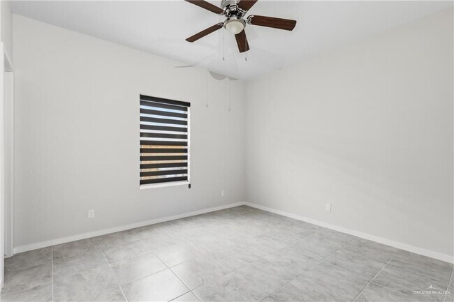 Building Photo - 10 N Alexandrite Ave