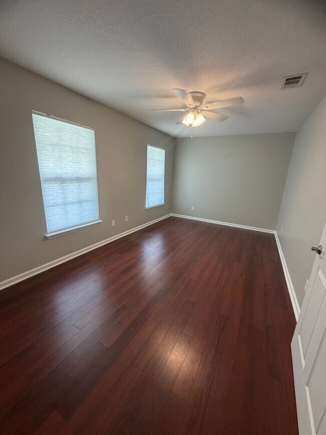 Foto del edificio - 4BR/3BA Home For Rent