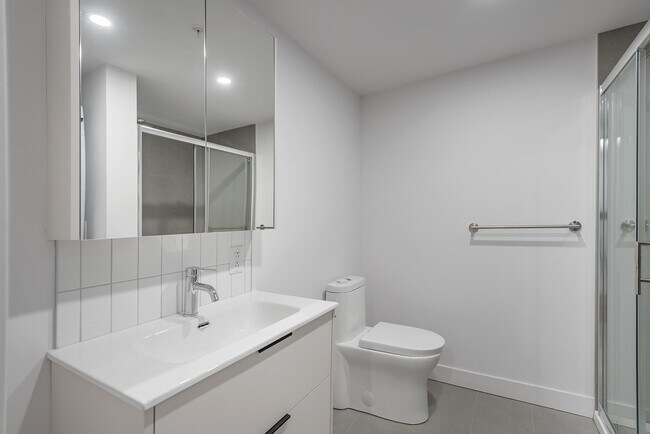 Building Photo - S201