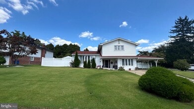 Building Photo - 121 Kingfield Rd