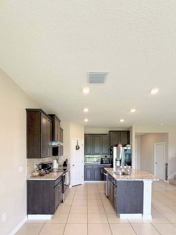 Building Photo - 13781 Wineberry Dr