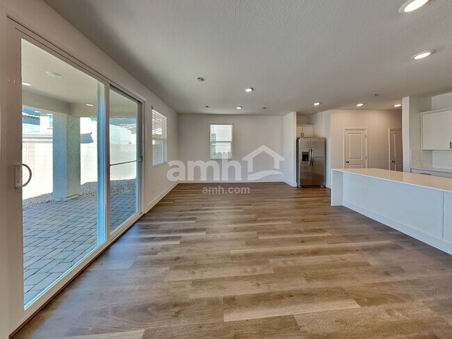 Foto del edificio - 8404 Flagpole Loop Ave