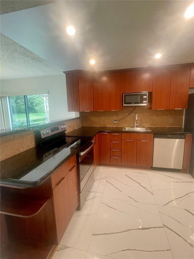 Foto del edificio - 403 Lakeview Dr