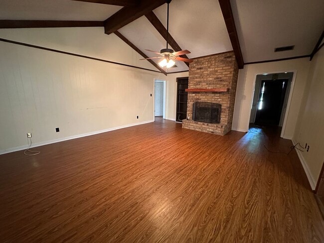 Building Photo - Southern Homes, 3 Bed, 2 Bath WITH Pool!