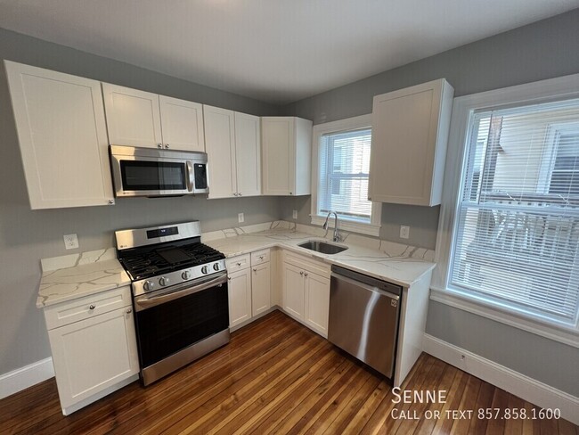 Foto del edificio - Spacious 4-Bed, 2-Bath in Somerville – Ava...