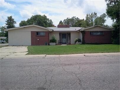 Primary Photo - Roomy Single Family Home w/5 Beds 2 baths