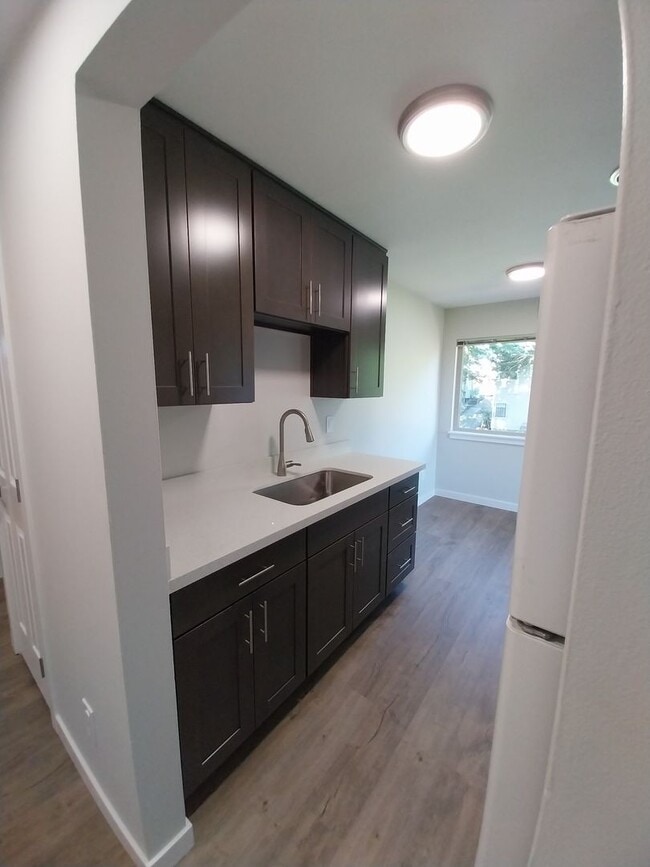 Building Photo - 5029 Roosevelt Way NE