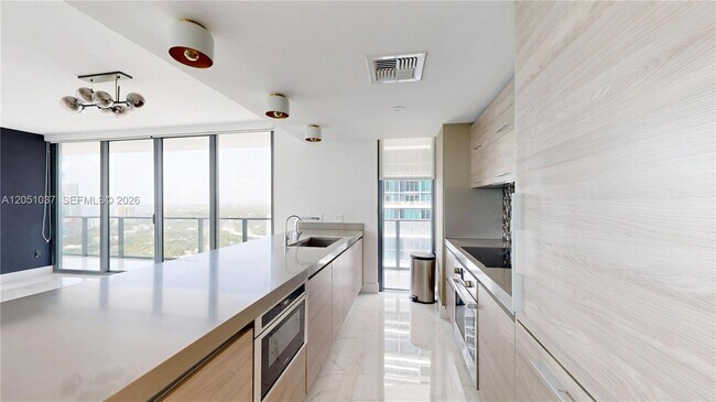 Foto del edificio - 1300 S Miami Ave