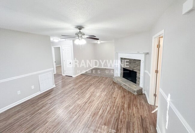 Foto del edificio - 201 Brooke Dr