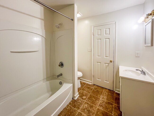 Building Photo - 922 Willcox St