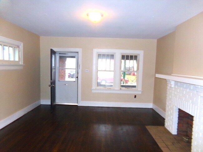 Building Photo - 3 Bed 1 Bath Home in Walnut Hills neighbor...