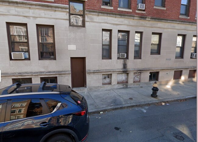 Building Photo - 100 Linden St