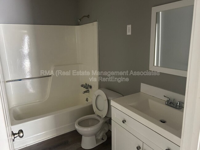 Building Photo - 217 W Quilly St