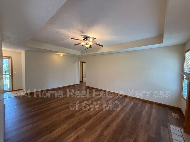 Building Photo - 4338 S York Ave