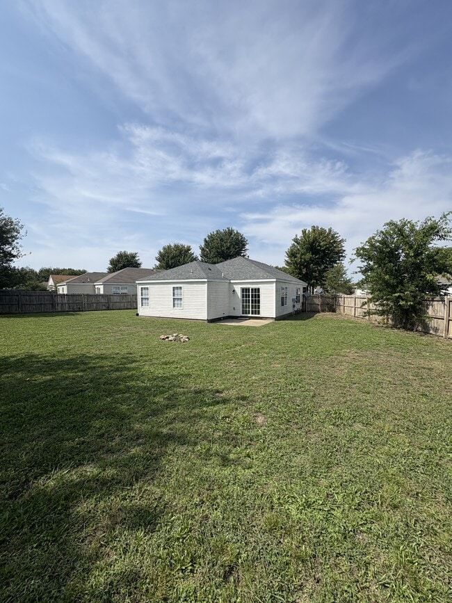 Building Photo - 601 Cedarbrook Ct
