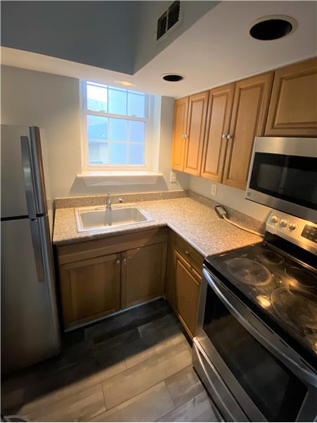 Building Photo - 411 Poplar St