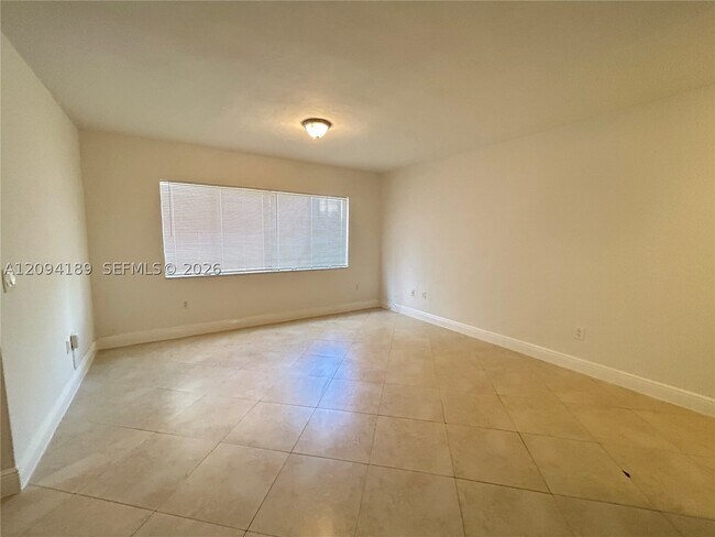 Foto del edificio - 2880 Pine Tree Dr