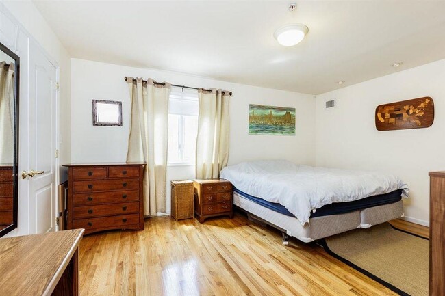 Foto del edificio - 311 Manhattan Ave