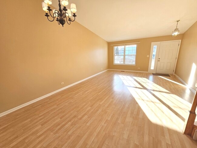Building Photo - 2315 Meadows Ln