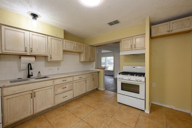 Building Photo - 7103 Howerington Cir