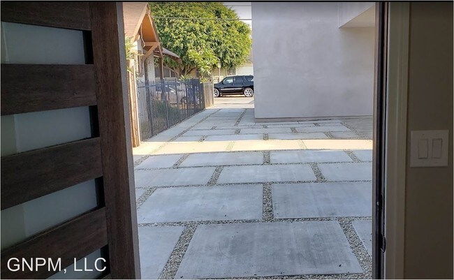 Foto del edificio - 5877 Inskeep Ave