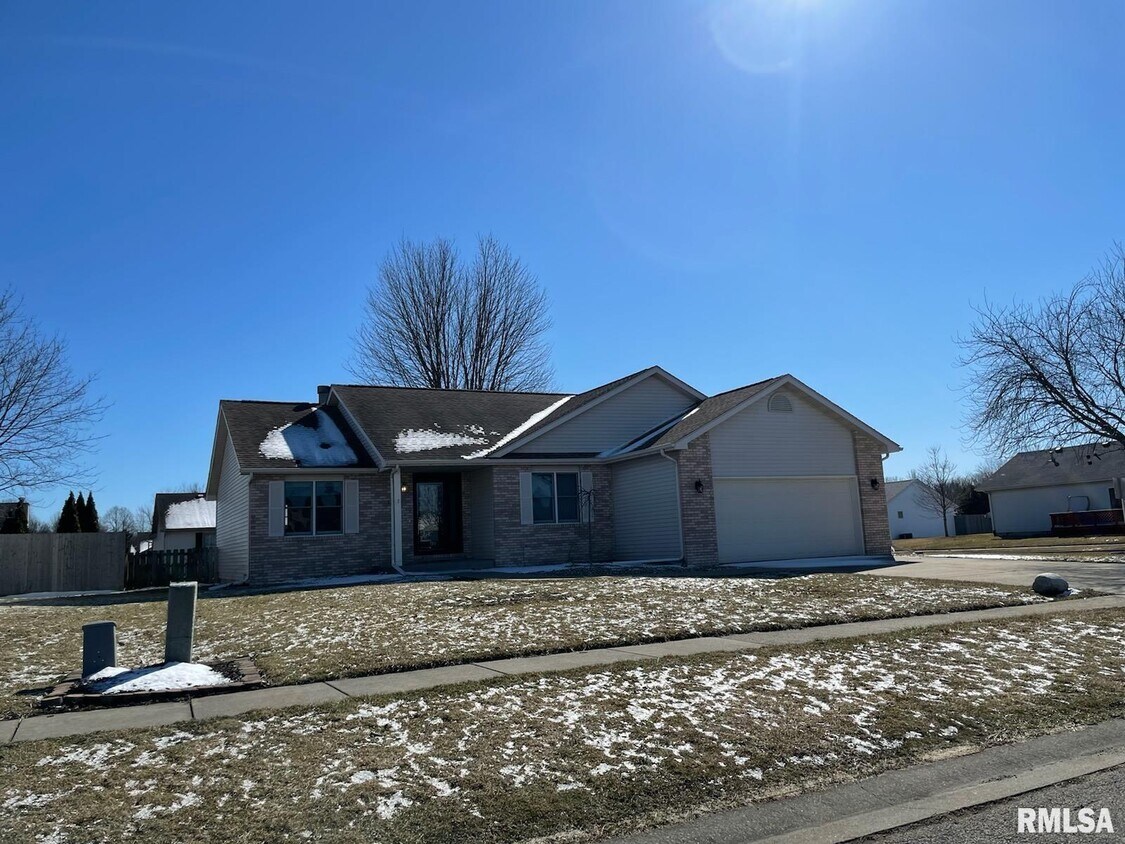 802 Money Tree Dr, Chatham, IL 62629 House for Rent in Chatham, IL