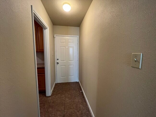 Building Photo - 3 Bed 2 Bath for rent in Rancho Cordova