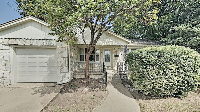 Foto del edificio - 3 Bedroom 1 Bath Home With 1 Car Garage In...