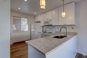 Building Photo - 561 W 114th Pl