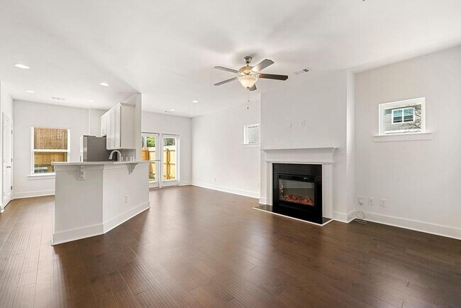 Building Photo - 1870 Plainsboro Dr