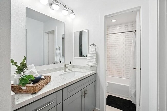 Building Photo - Beautifully Remodeled 2-Bedroom Condo in Mission Valley