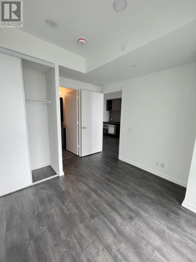 Photo du bâtiment - 1000 Portage Pkwy