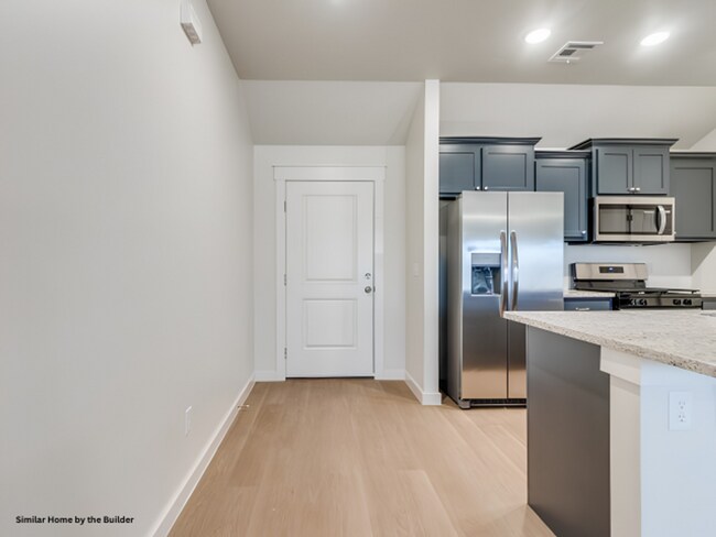 Foto del edificio - 1608 Highland Loop,